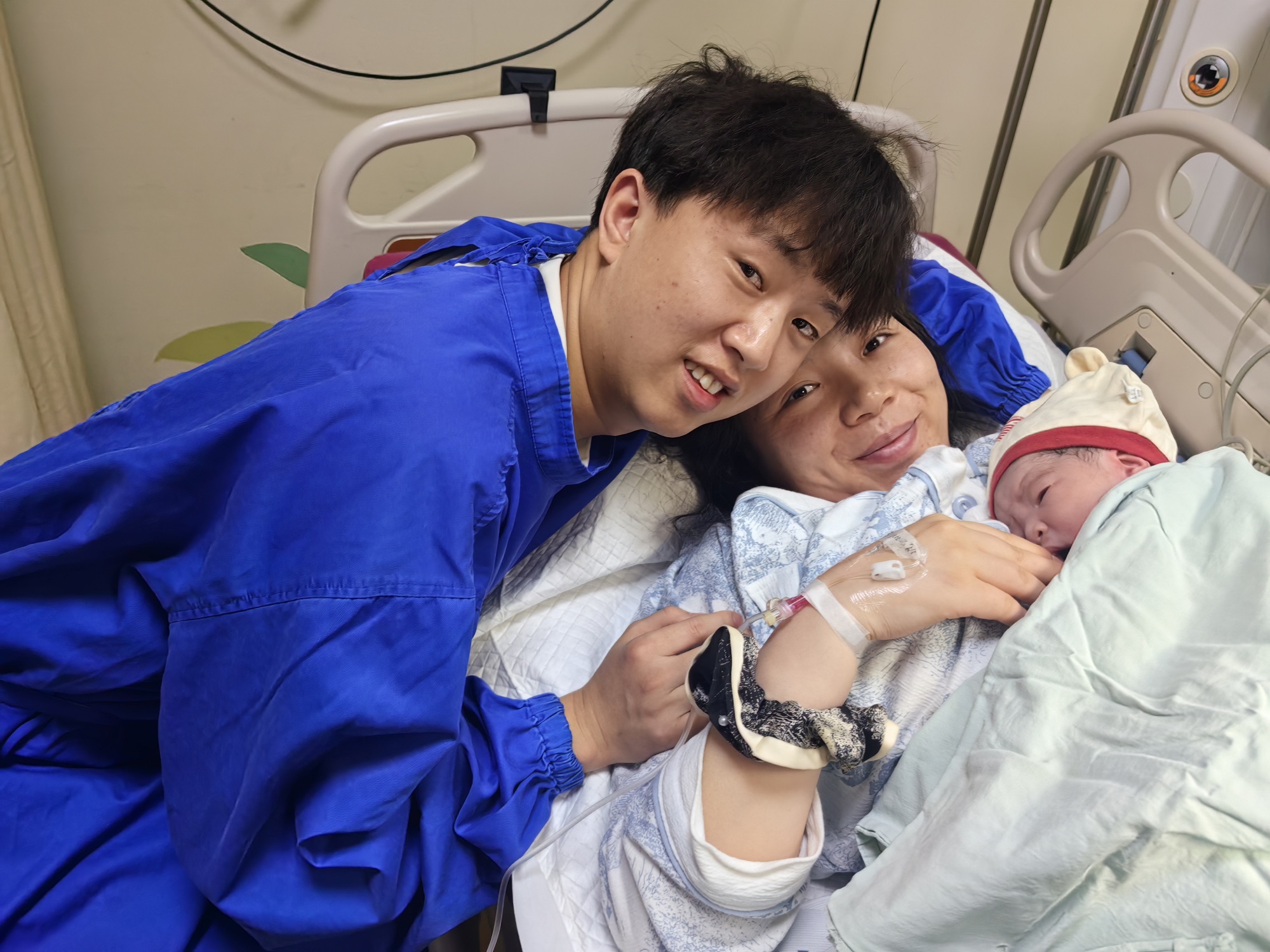 06勁牌員工袁洪亮一家三口